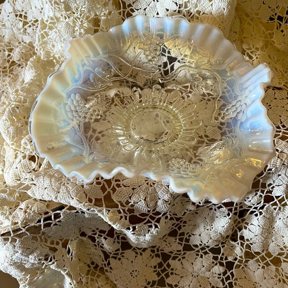 Serving dish, crystal, white/clear, 8” dia, fluted
